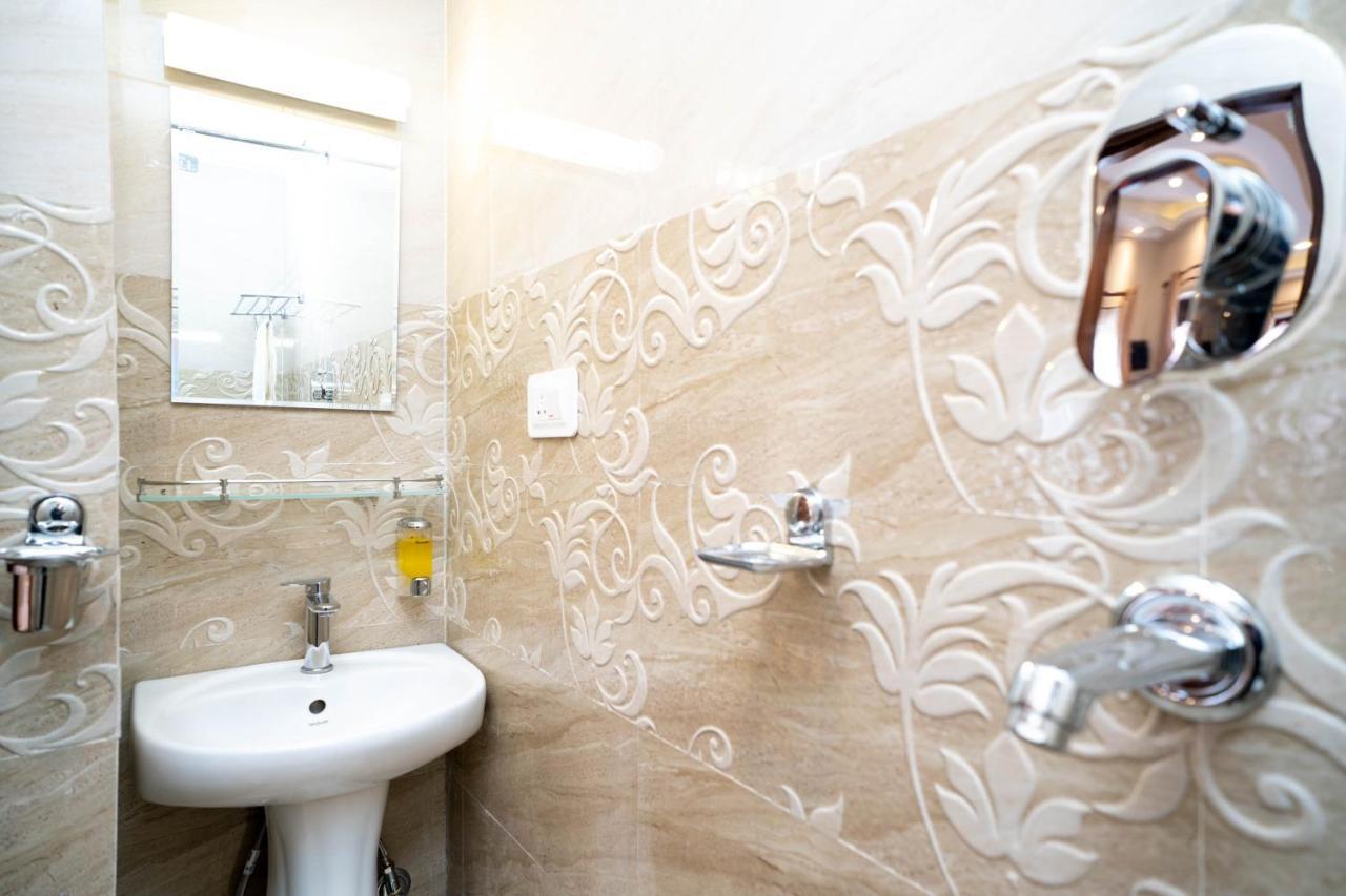 Airport Himalaya Boutique Hotel Катманду Екстериор снимка