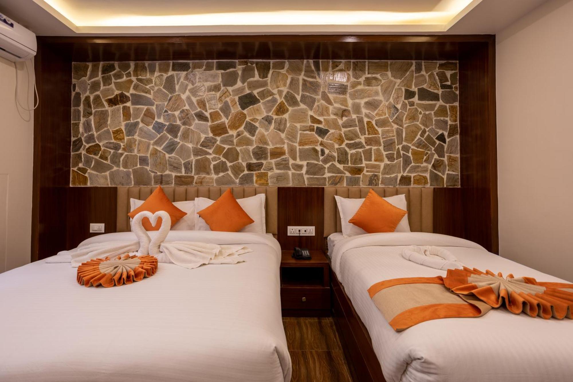 Airport Himalaya Boutique Hotel Катманду Екстериор снимка