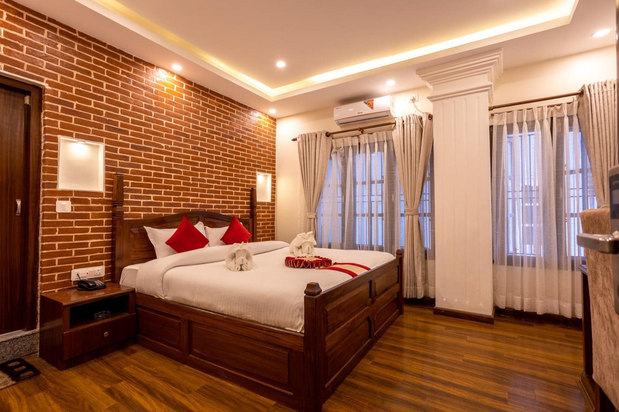 Airport Himalaya Boutique Hotel Катманду Екстериор снимка