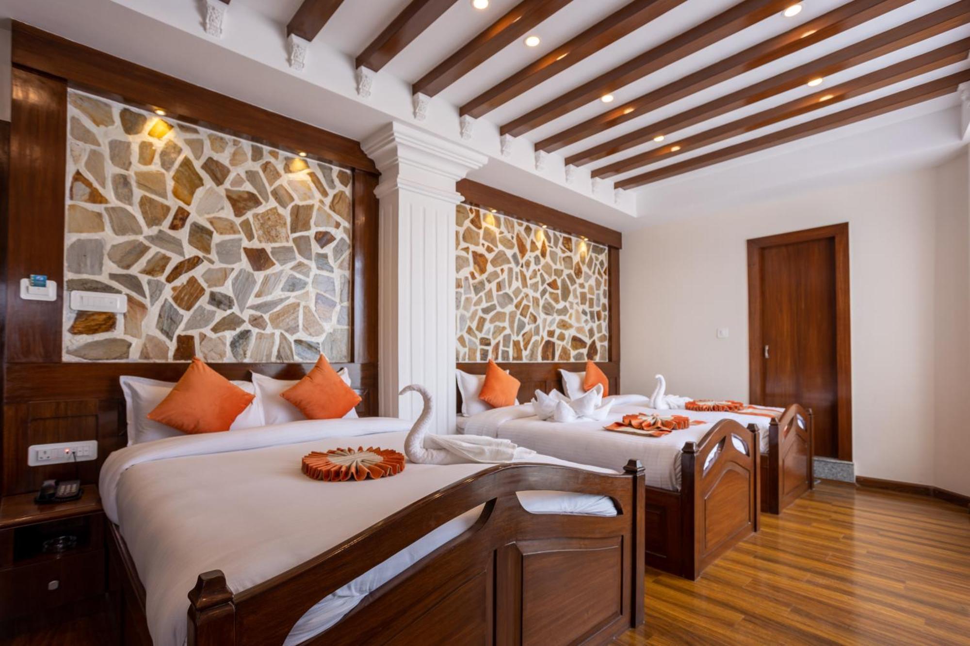 Airport Himalaya Boutique Hotel Катманду Екстериор снимка