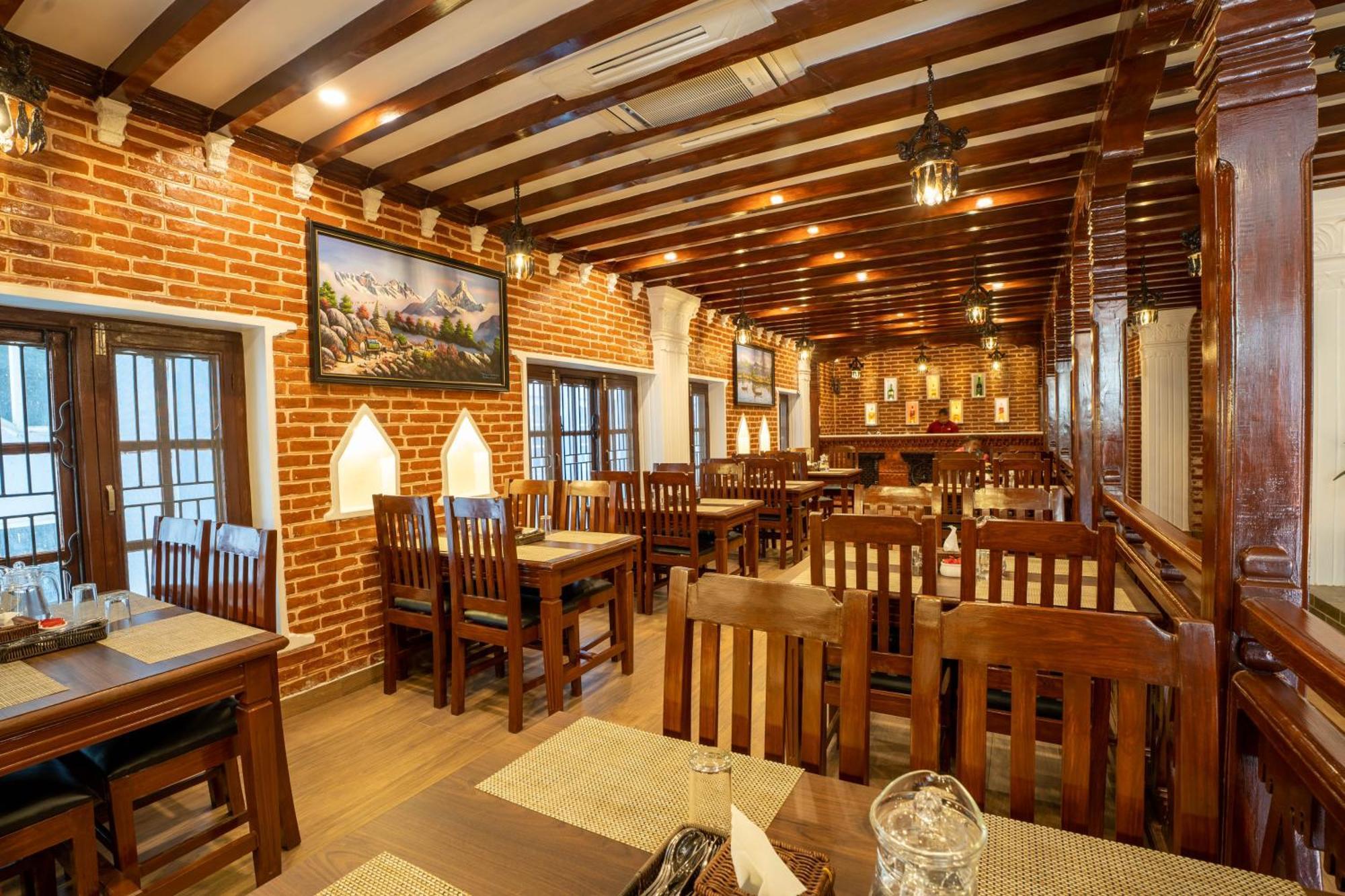 Airport Himalaya Boutique Hotel Катманду Екстериор снимка